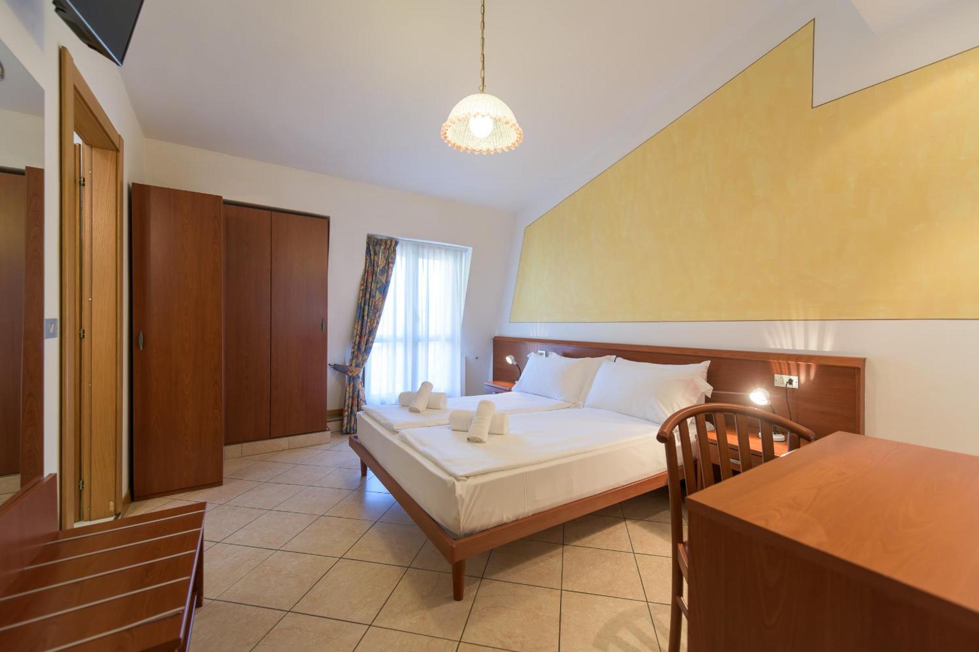 Hotel Garda Bellevue Limone sul Garda Habitación foto